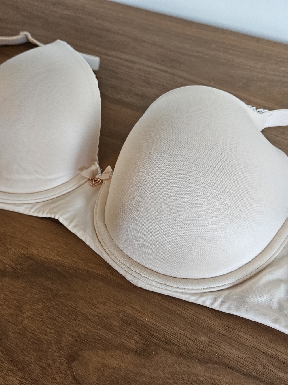 32SD Body By Victoria's Secret Lightly Padded T-Shirt Bra - Cream - Picture 2 of 4